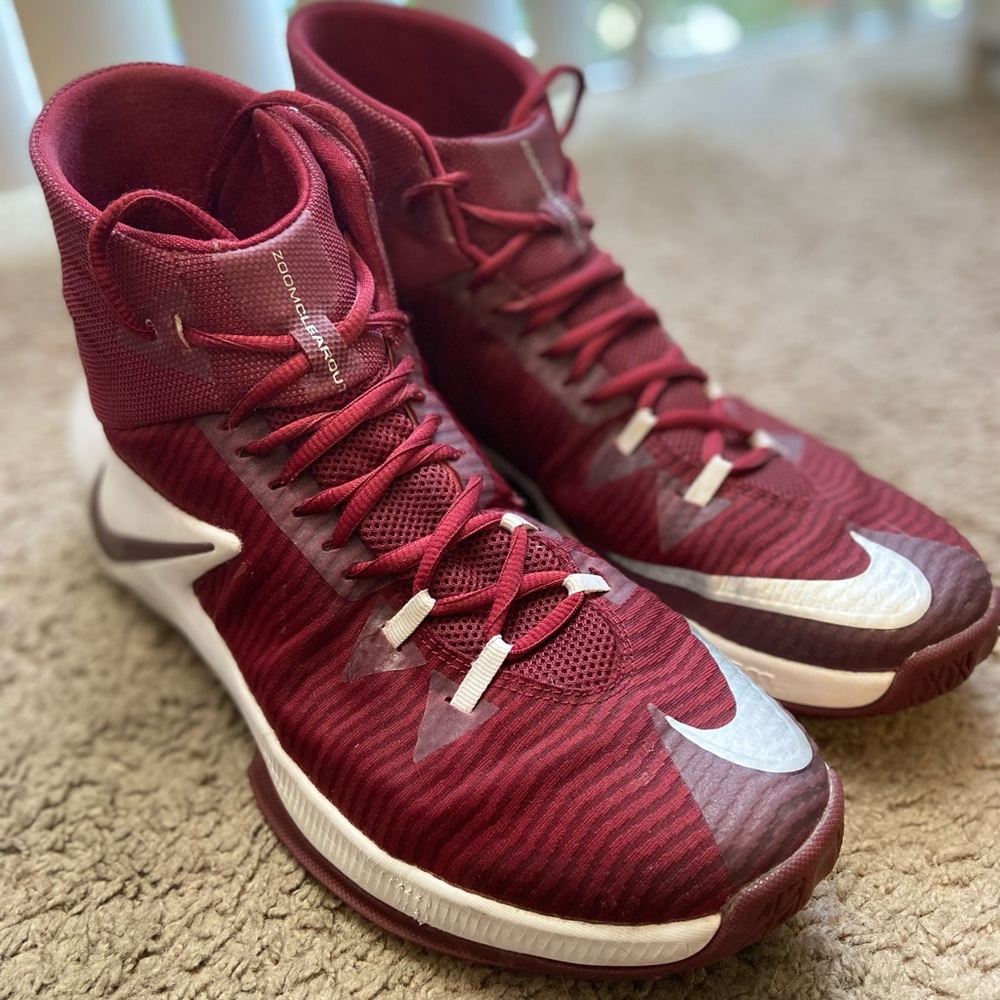 Nike ZOOM Clear Out Basketball Shoes